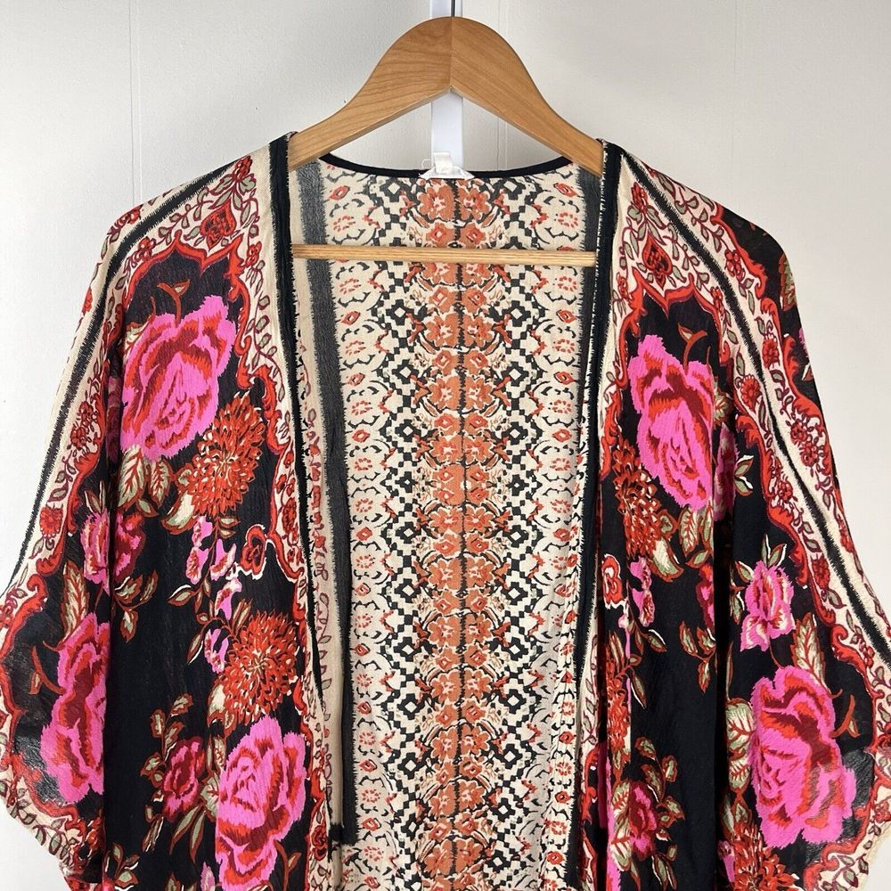 En Creme Kimono Wrap‎ Top Pink Black Rose Floral Boho Western Womens Medium - Picture 2 of 5